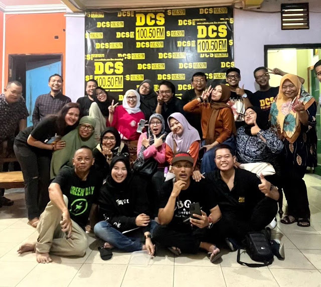 Radio DCS FM Tidak Pergi, Ia Hanya Mengudara Dengan Cara Lain
