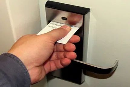 Warga Desa Klitik Ciptakan Kunci Rumah dan Lingkungan Dengan E-KTP