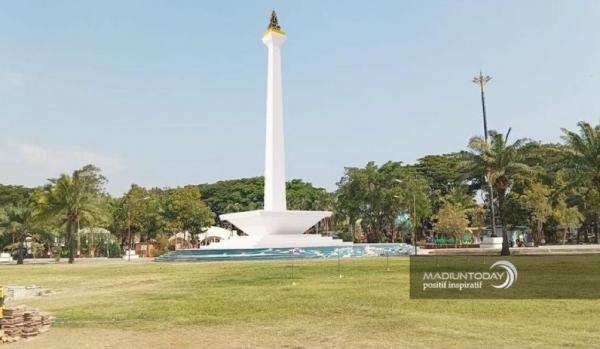 Mendadak Jadi Pakar Pembangunan Pasca Replika Monumen Nasional 