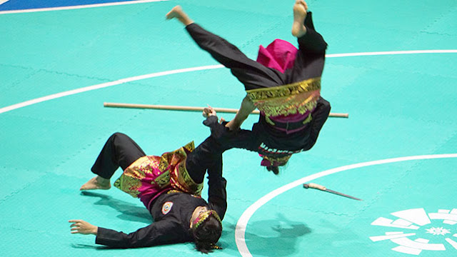 Merobohkan Lawan Sudah Biasa, Kami Naik Level Dengan Merobohkan Tugu