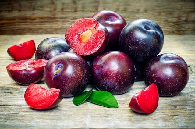 Warga Madiun Berhasil Menciptakan Suplemen Diet Alami dari Buah Plum Lokal