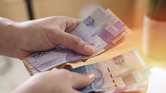 Daftar Upah Minimum Kabupaten/Kota (UMK) di Jawa Timur Tahun 2021 